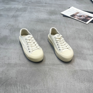 巳蔻 广州鞋 新款 头层牛皮 脚垫真皮 36-39 货号：230-1