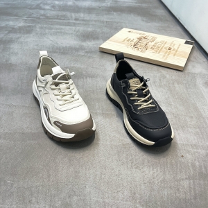 鳄鱼世家 广州鞋 新款 头层牛皮 脚垫真皮 39-44 货号：769