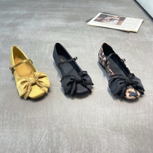 立驰俪 广州鞋 新款 胎牛皮+真丝布 内里羊皮 脚垫羊皮 36-40 货号：2768-16