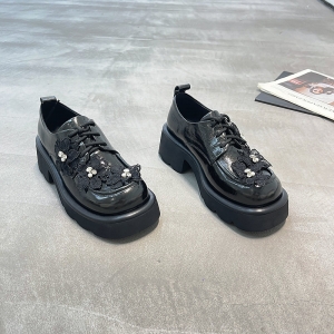 芩歌 广州鞋 新款 金属牛皮 内里羊皮 脚垫羊皮 35-38 货号：30109