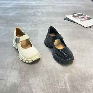樱歌 广州鞋 新款 头层牛皮 内里羊皮 脚垫羊皮 34-38 货号：558-032
