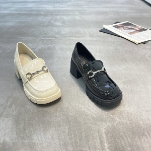 樱歌 广州鞋 新款 头层牛皮 内里羊皮 34-39 货号：558-040